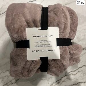 Hudson's Bay Reversible Luxe Faux Fur Throw - Tan
